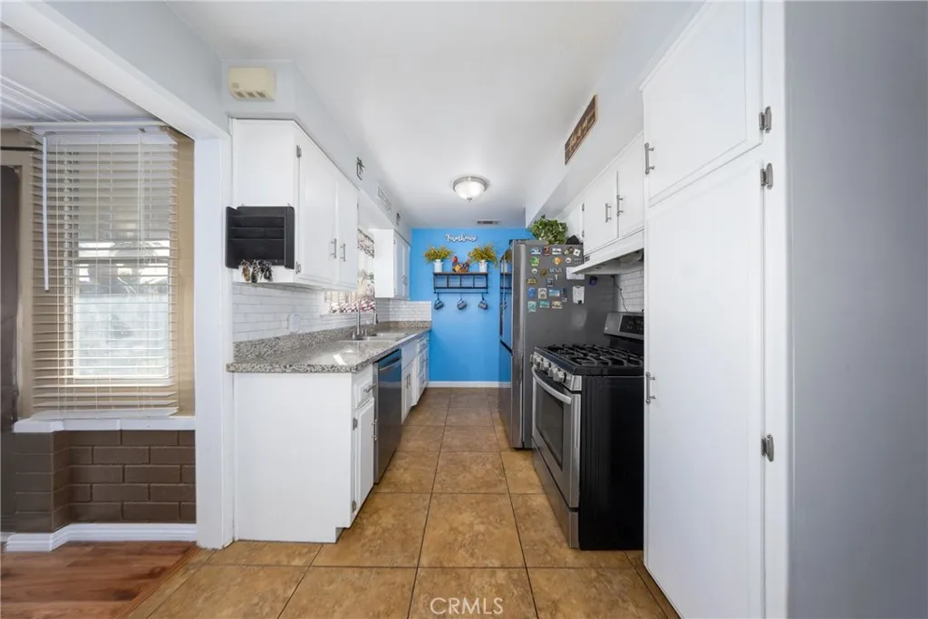 669 W Grovewood, Bloomington, California 92316 home-pic-7