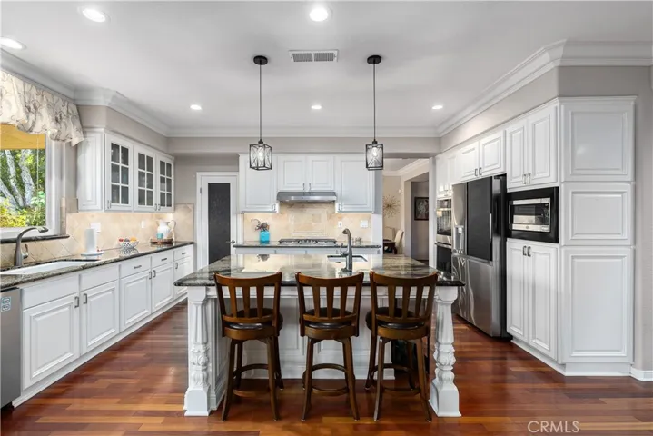 2398 Meadow Glen, La Verne, California 91750