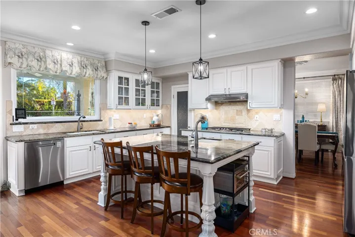 2398 Meadow Glen, La Verne, California 91750