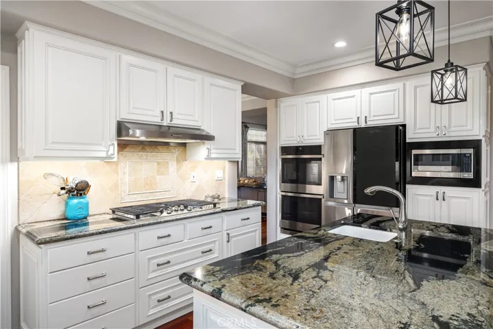 2398 Meadow Glen, La Verne, California 91750