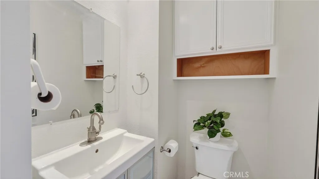 18728 Del Rio Place 2, Cerritos, California 90703 home-pic-8