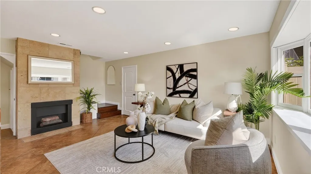 18728 Del Rio Place 2, Cerritos, California 90703 home-pic-2