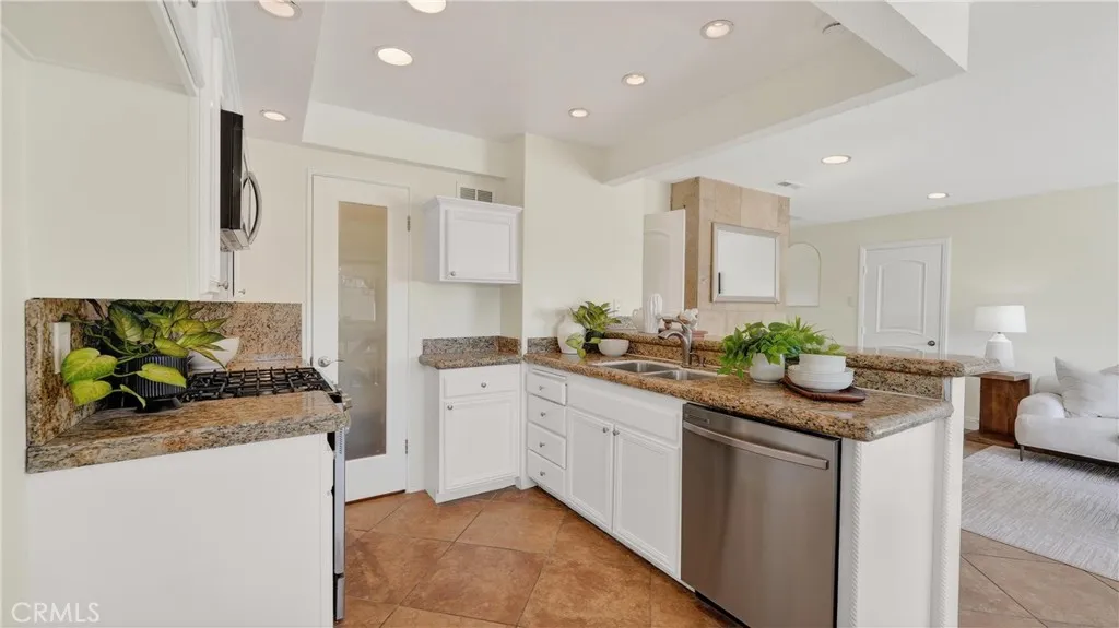 18728 Del Rio Place 2, Cerritos, California 90703 home-pic-6