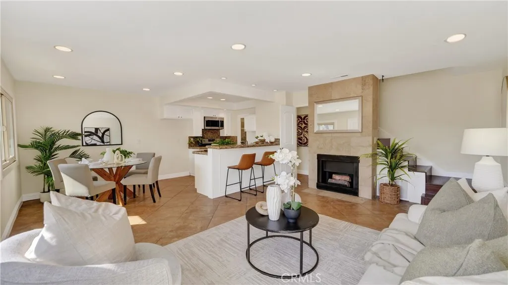 18728 Del Rio Place 2, Cerritos, California 90703 home-pic-1
