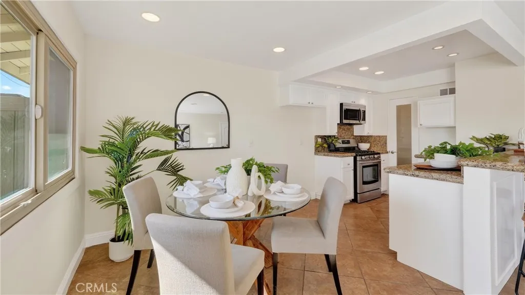 18728 Del Rio Place 2, Cerritos, California 90703 home-pic-3