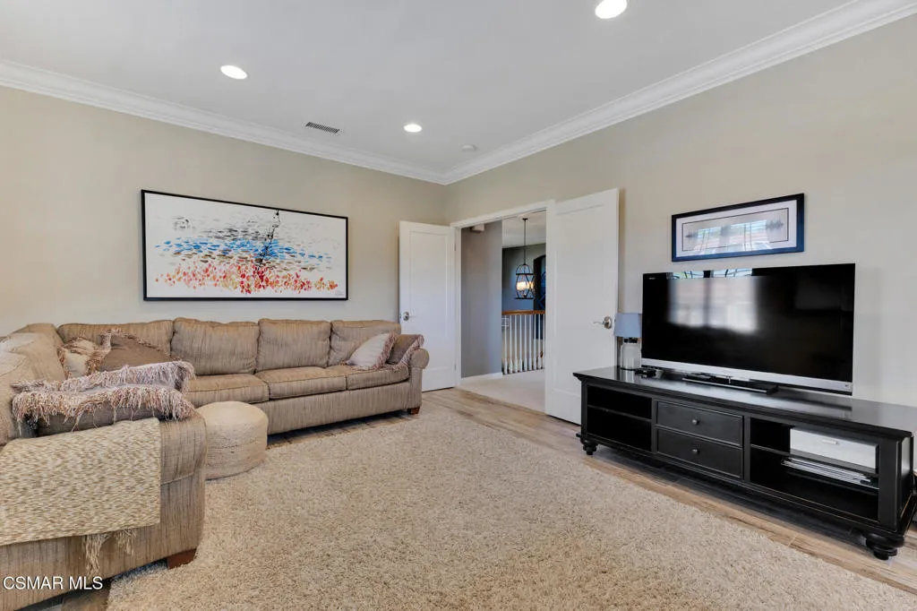 5332 Via Dolores, Newbury Park, California 91320 home-pic-43