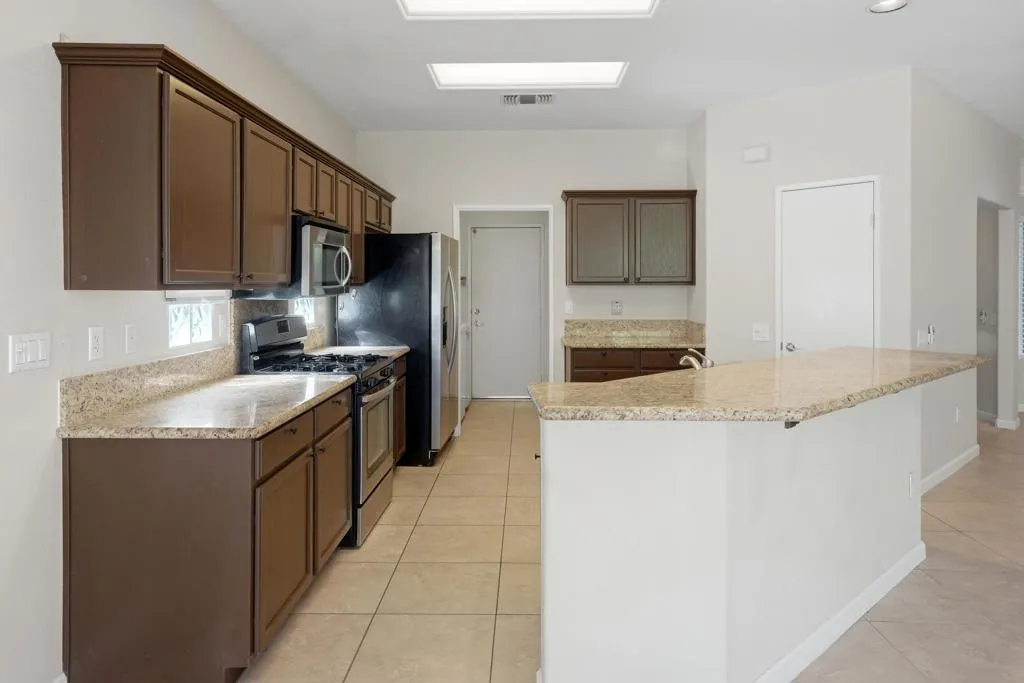 37366 Medjool Avenue, Palm Desert, California 92211 home-pic-17