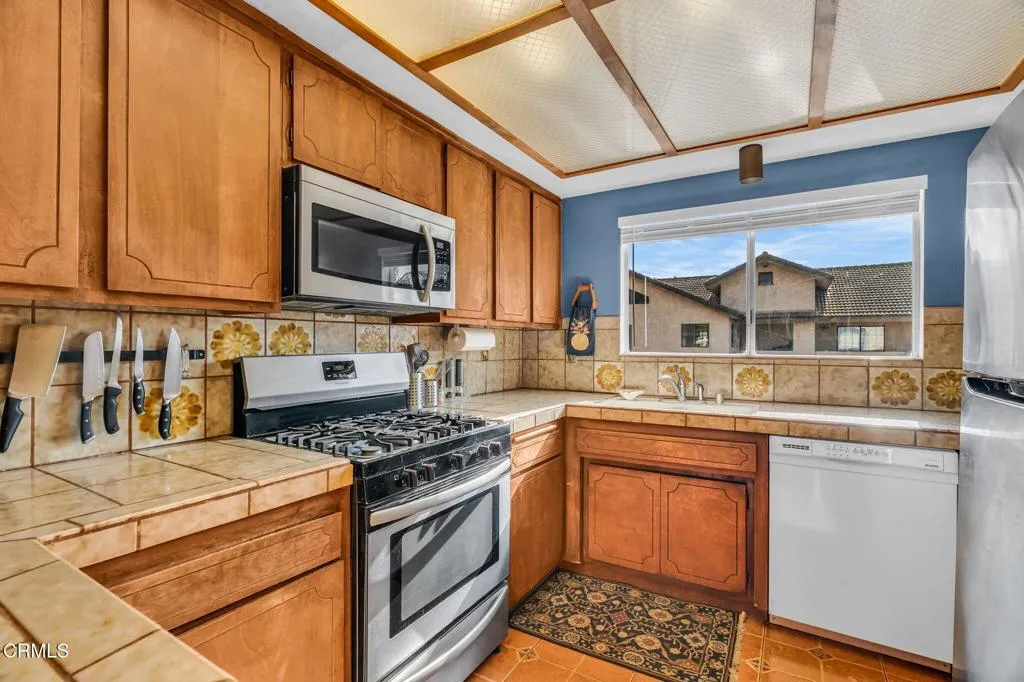 6779 Ojai Avenue, Ventura, California 93001 home-pic-38