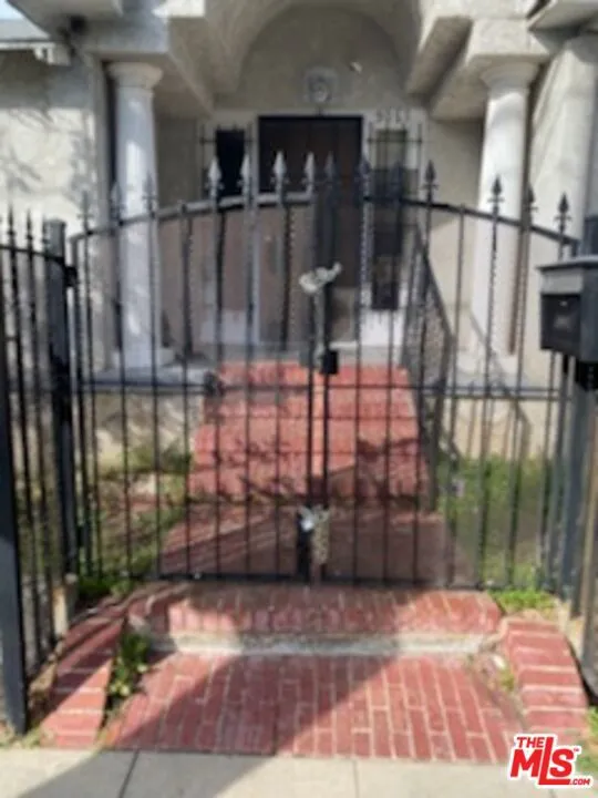 5061 Fountain Avenue, Los Angeles, California 90029 home-pic-2