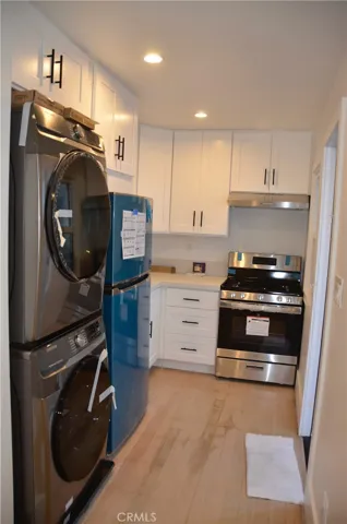 Kitchen with nearly new appliances and washer/dryer