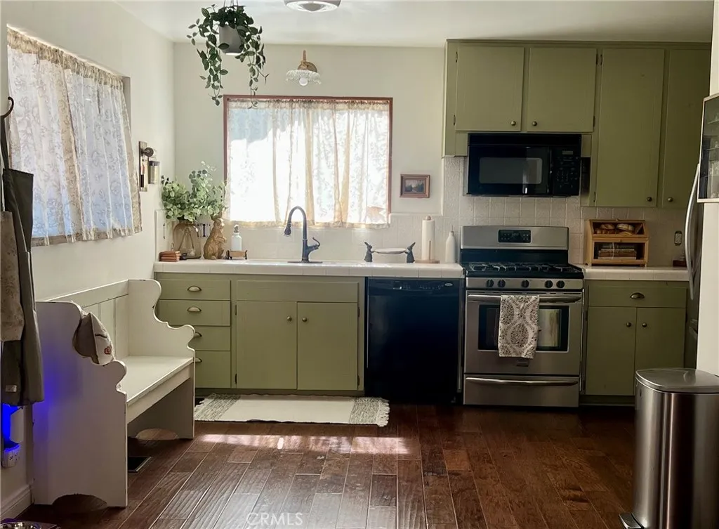 855 Bergschrund Drive, Crestline, California 92325 home-pic-39