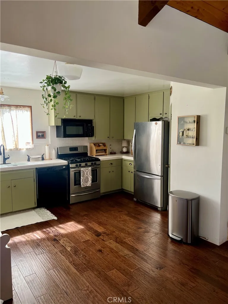 855 Bergschrund Drive, Crestline, California 92325 home-pic-40