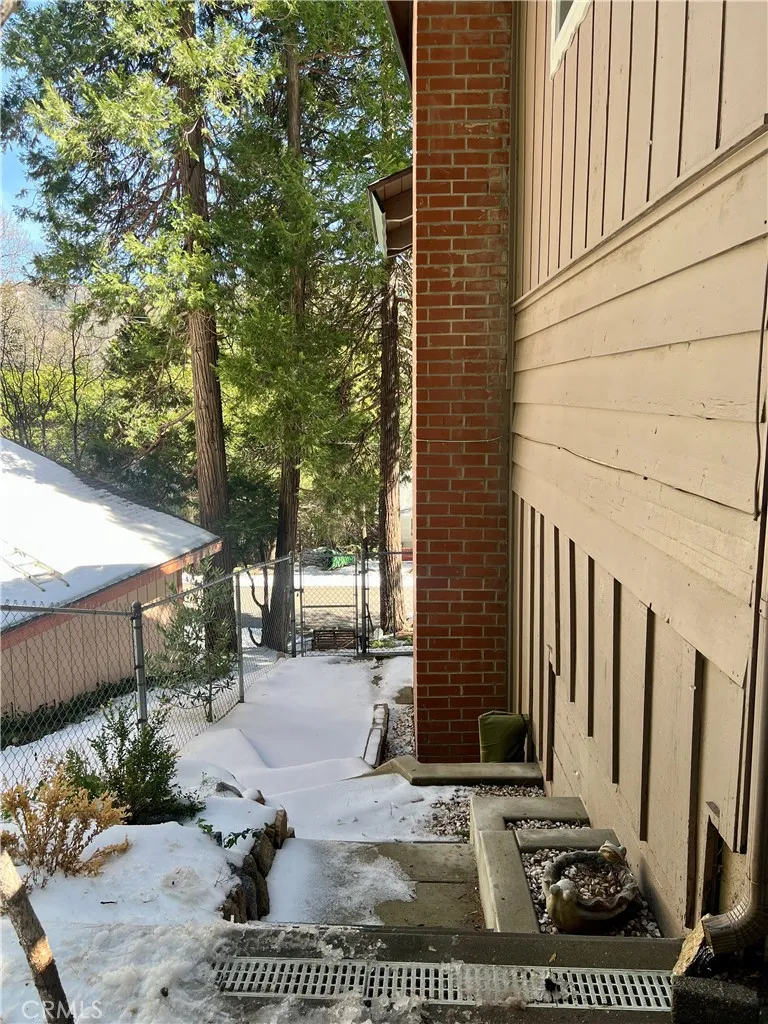 855 Bergschrund Drive, Crestline, California 92325 home-pic-53