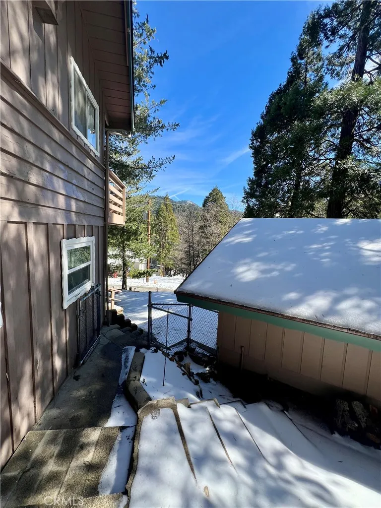 855 Bergschrund Drive, Crestline, California 92325 home-pic-58