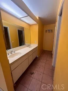 master room bath with duel sink