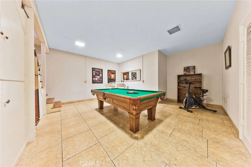 Basement can a entertainment room