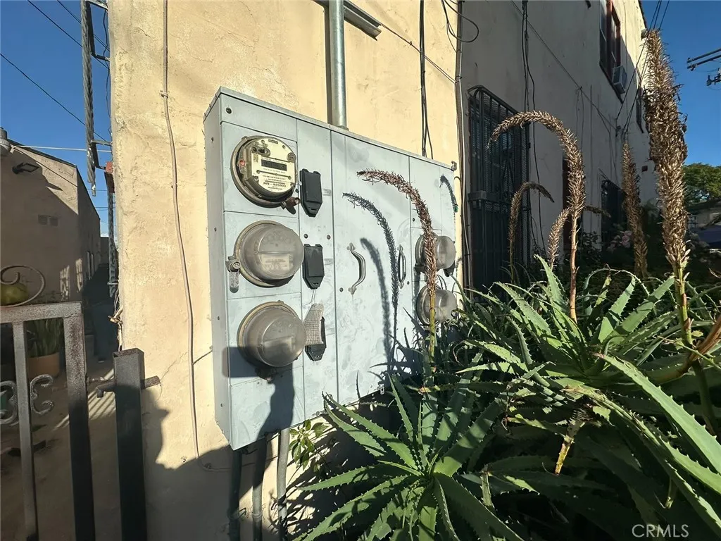 4291 Garthwaite, Los Angeles, California 90008 home-pic-40