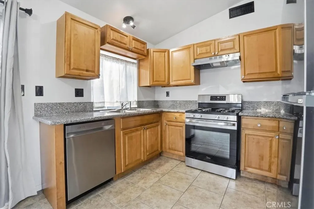 4868 N Varsity, San Bernardino, California 92407 home-pic-5