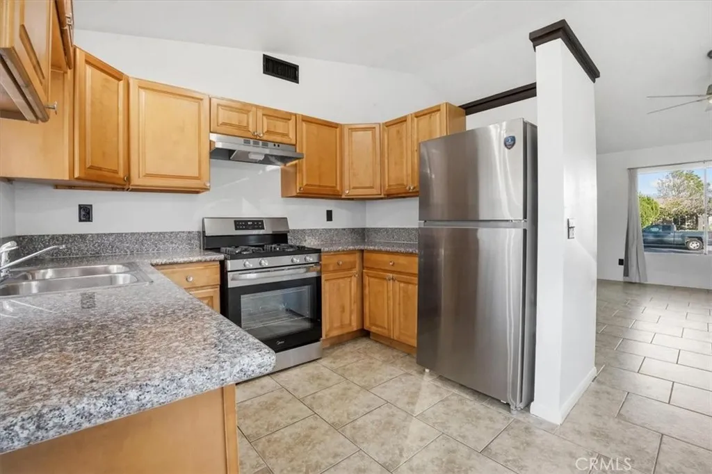4868 N Varsity, San Bernardino, California 92407 home-pic-6
