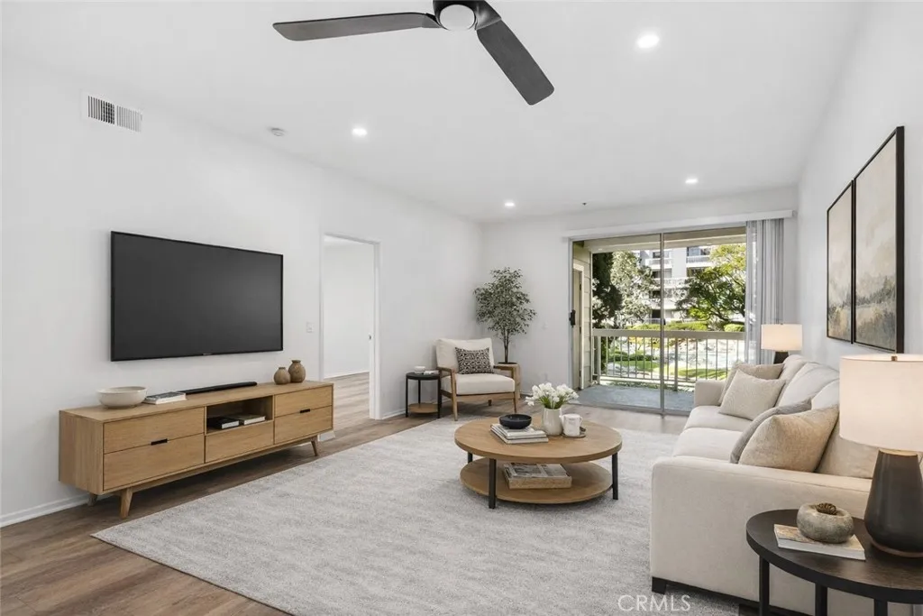 20371 Bluffside Circle B105, Huntington Beach, California 92646 home-pic-2