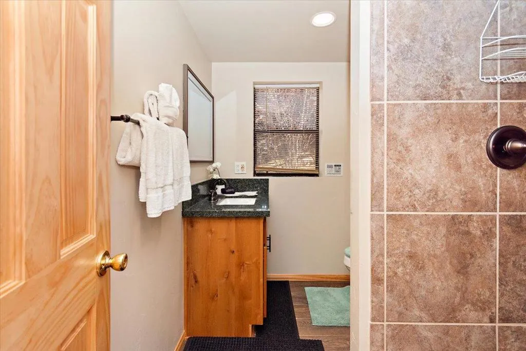 524 Catalina Road, Big Bear, California 92315 home-pic-33