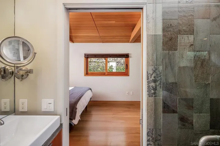 330 Neptune Ave, Encinitas, California 92024