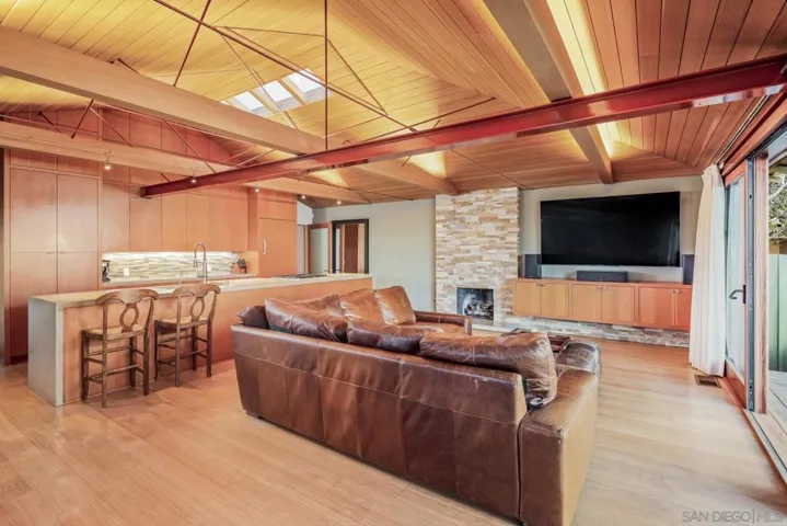 330 Neptune Ave, Encinitas, California 92024