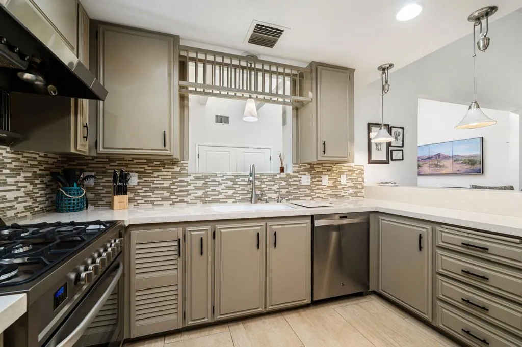 30-web-or-mls-MCValle_OPMG_0126_030