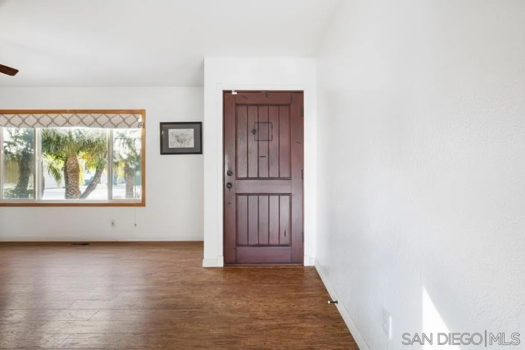 10853 Westonhill Dr, San Diego, California 92126 home-pic-4
