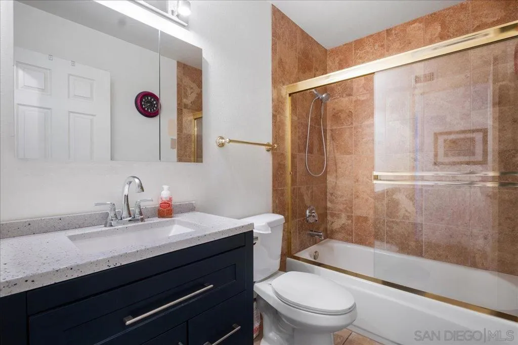 10853 Westonhill Dr, San Diego, California 92126 home-pic-16