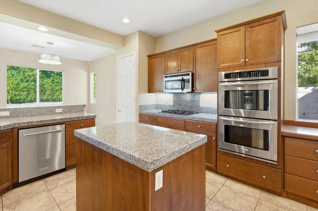 117 Rosetta Court, Palm Desert, California 92211 home-pic-2