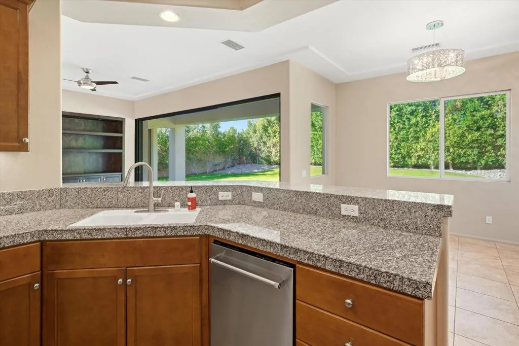 117 Rosetta Court, Palm Desert, California 92211 home-pic-8