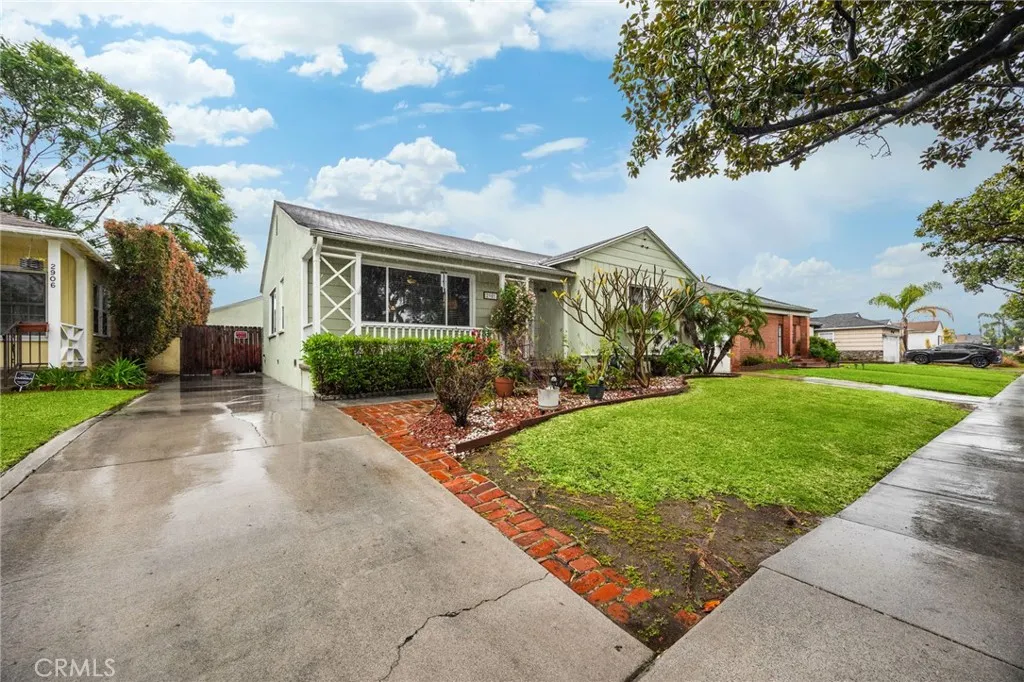 2902 Del Amo, Lakewood, California 90712 home-pic-1