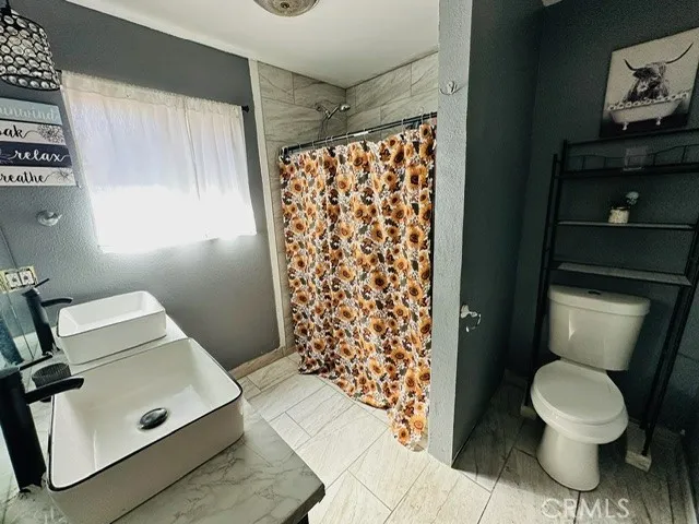2nd Bathroom