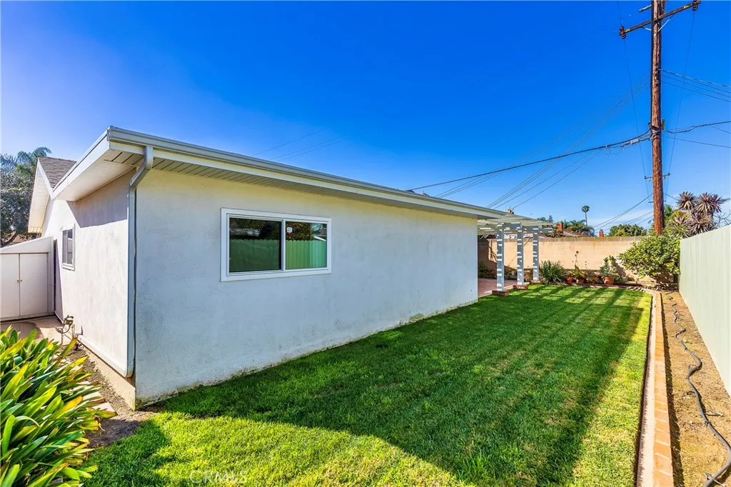 1915 W Saint Gertrude, Santa Ana Heights, California 92704 home-pic-25