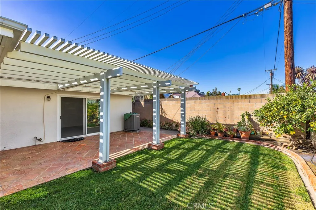1915 W Saint Gertrude, Santa Ana Heights, California 92704 home-pic-24