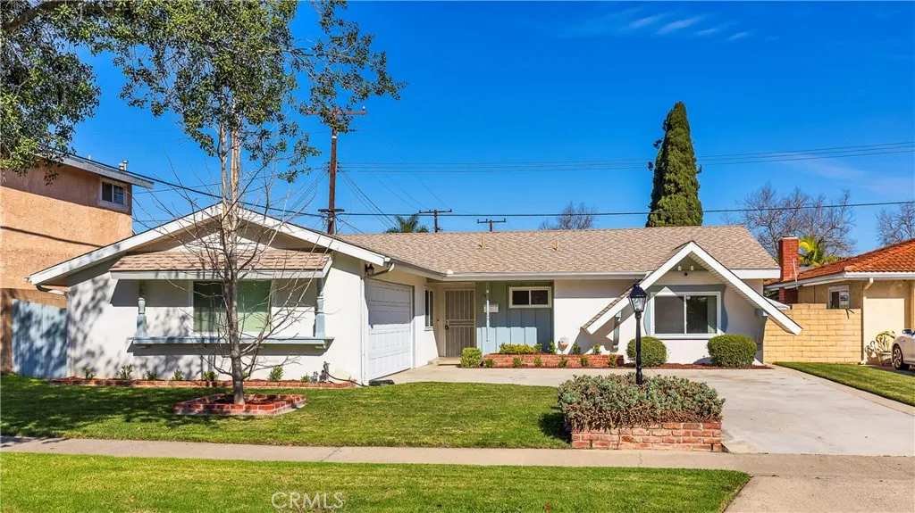 1915 W Saint Gertrude, Santa Ana Heights, California 92704 home-pic-1