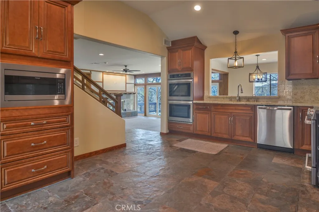 27788 West Shore, Lake Arrowhead, California 92352 home-pic-11