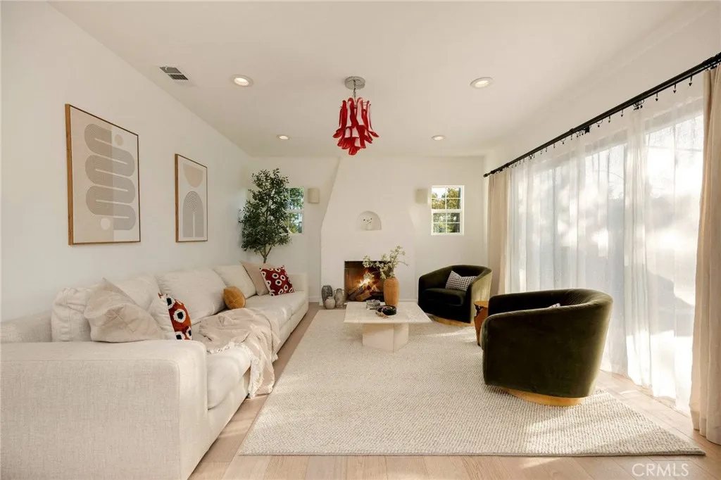 800 N N Formosa, Los Angeles, California 90046 home-pic-7