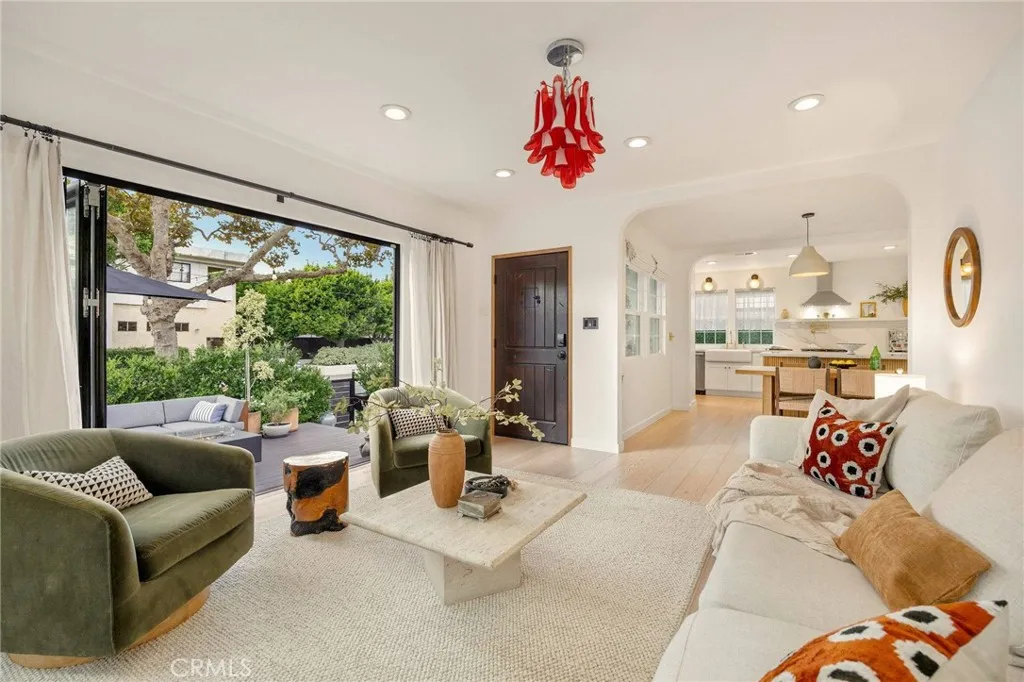 800 N N Formosa, Los Angeles, California 90046 home-pic-1