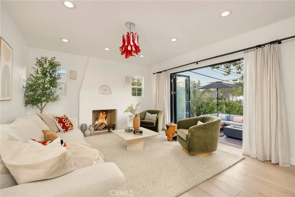 800 N N Formosa, Los Angeles, California 90046 home-pic-22