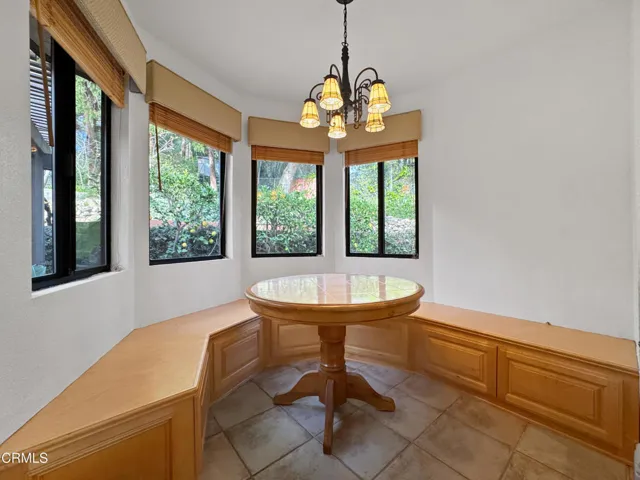Kitchen nook with banquette