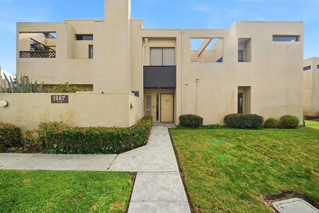 1067 Padre Drive 2, Salinas, California 93901