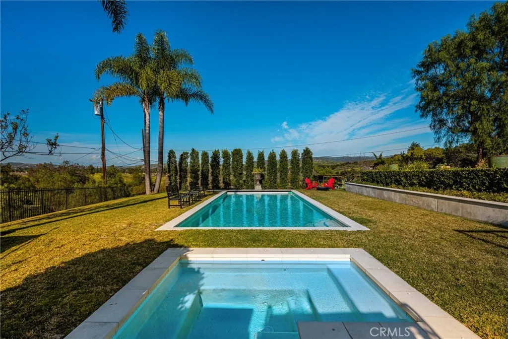 9821 Brentwood Drive, Santa Ana, California 92705 home-pic-4
