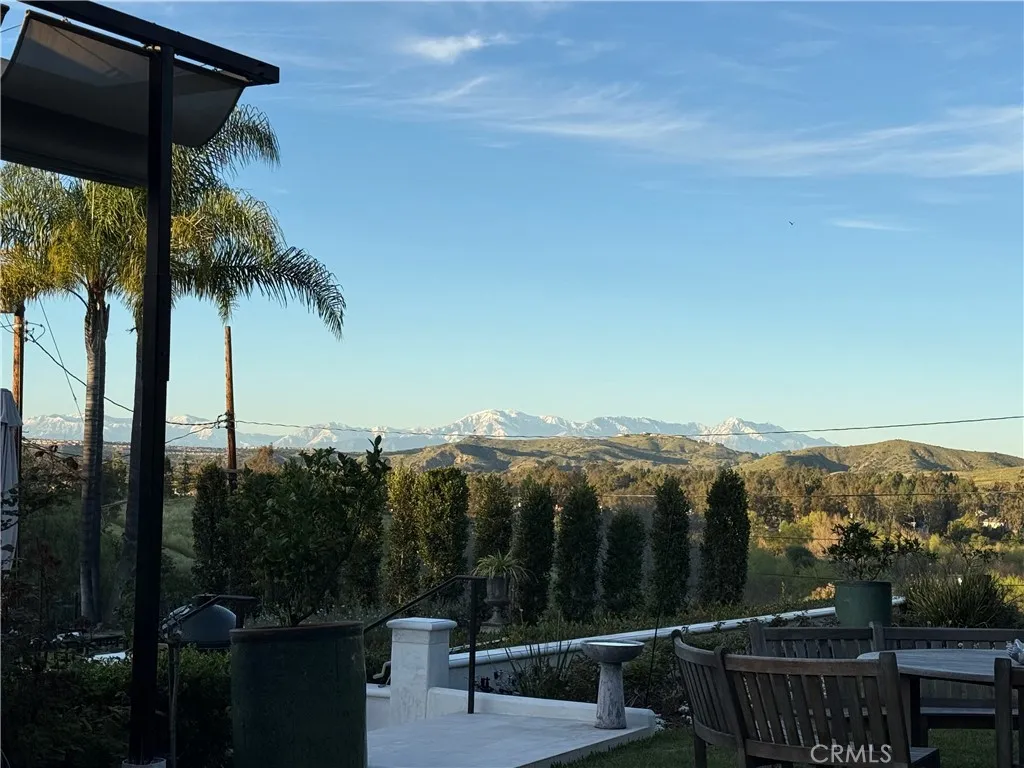 9821 Brentwood Drive, Santa Ana, California 92705 home-pic-3
