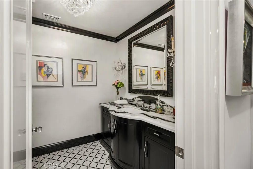 9821 Brentwood Drive, Santa Ana, California 92705 home-pic-29