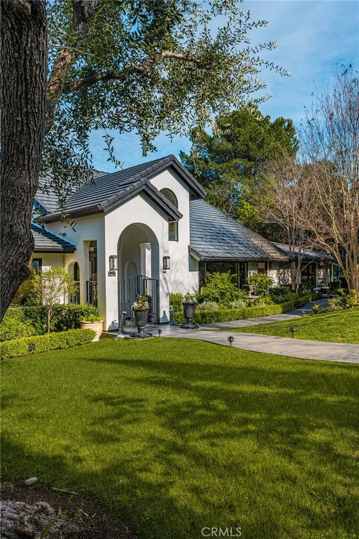 9821 Brentwood Drive, Santa Ana, California 92705 home-pic-6