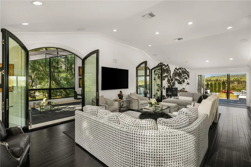9821 Brentwood Drive, Santa Ana, California 92705 home-pic-21