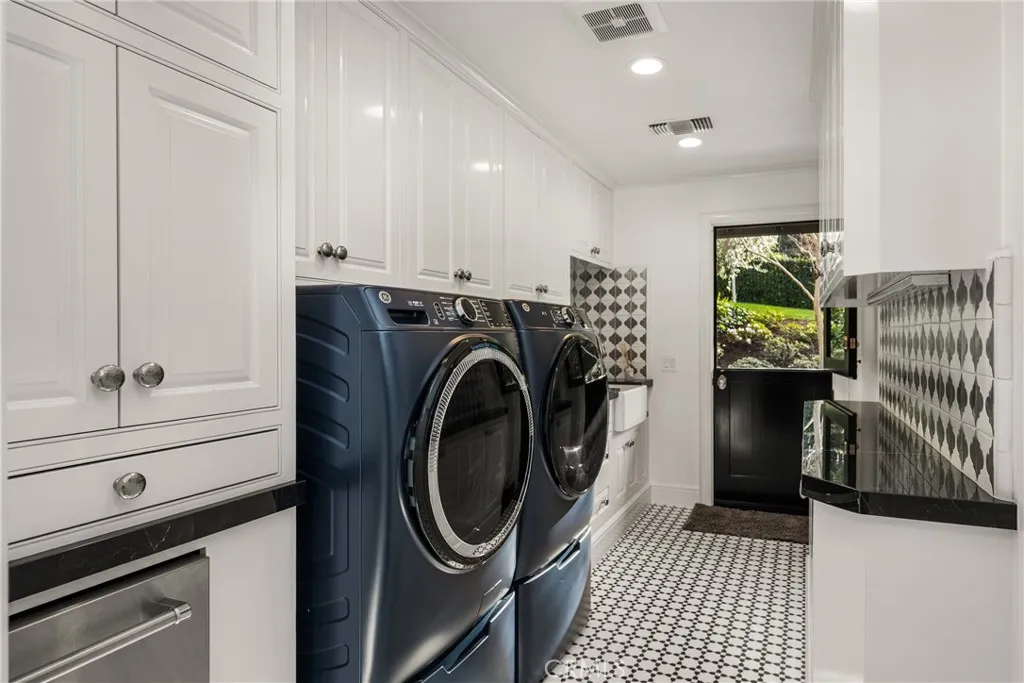 9821 Brentwood Drive, Santa Ana, California 92705 home-pic-28