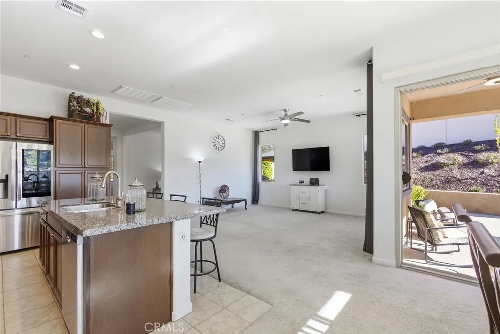 11863 Trailwood Ct, Corona, California 92883 home-pic-4